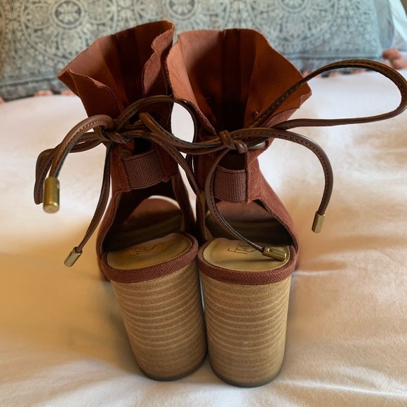 Open toed leather heeled bootie - Picture 5 of 6